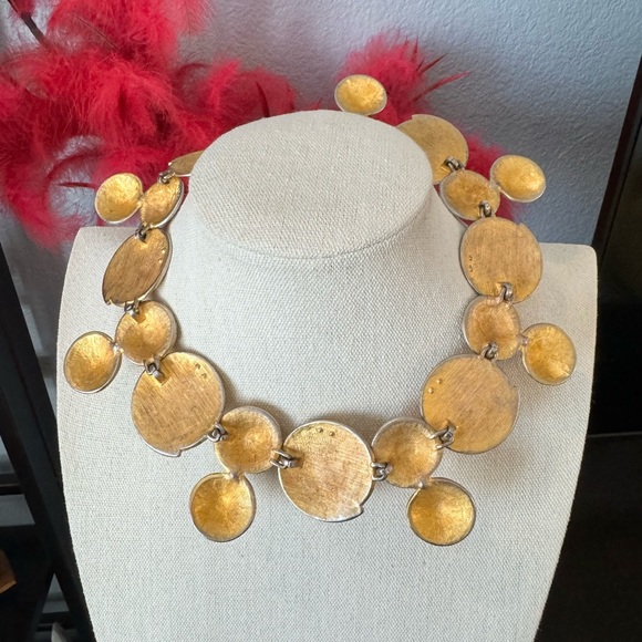 Vintage Gold Tone Swirl Circle Necklace - Picture 11 of 11